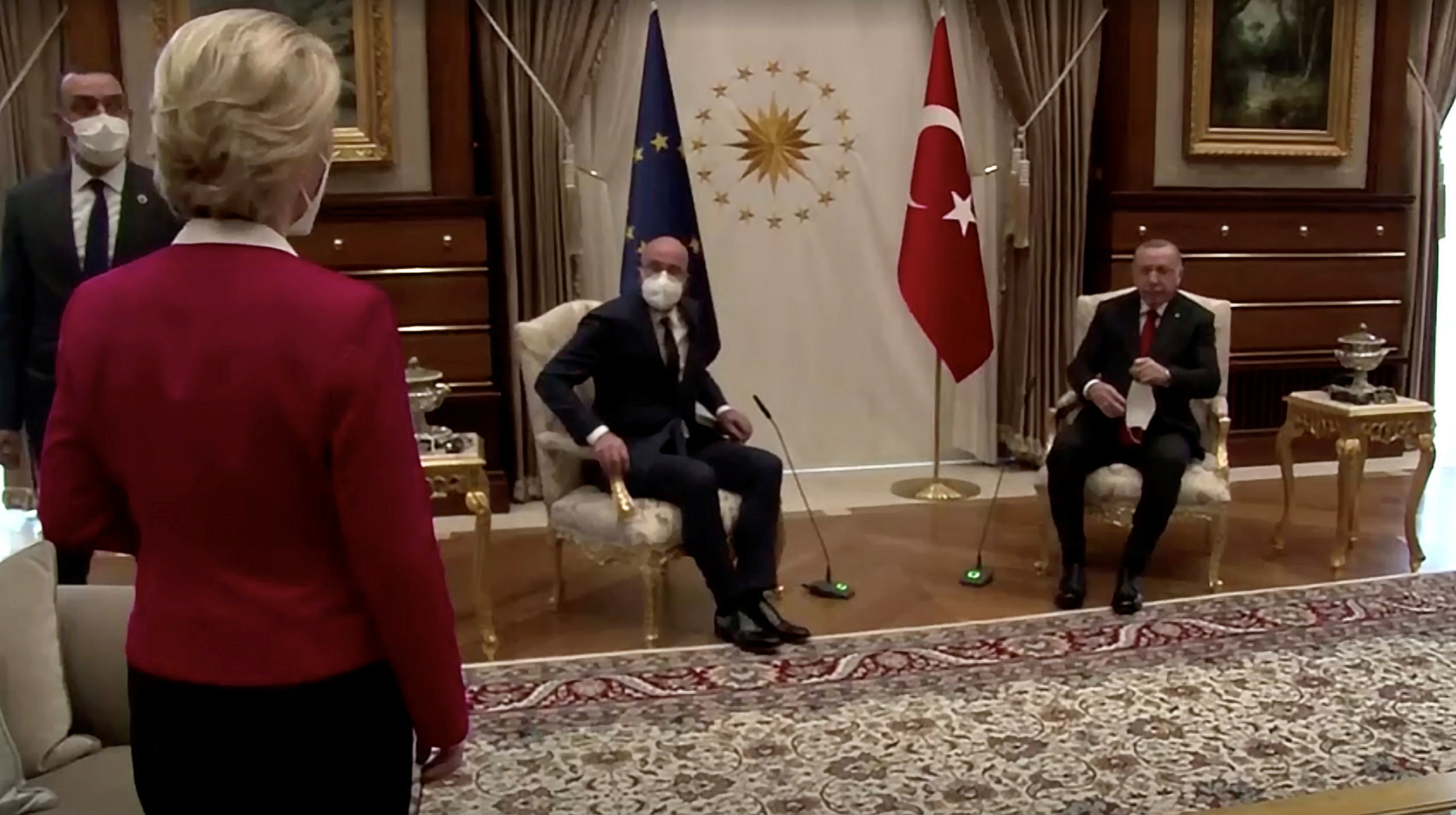 ▲▼歐盟執行委員會女主席馮德萊恩在土耳其會面中未被安排座位。（圖／路透）