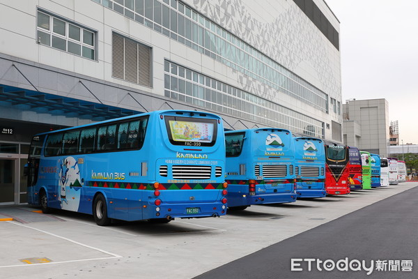 ▲▼新北板橋轉運站在經過三周的是營運後，於4/8正式營運為旅客服務。新北市長侯友宜偕同國光客運在內多家客運業者，共同主持啟用典禮。（圖／記者湯興漢攝）