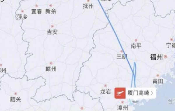 ▲大陸國航一架由廈門飛武漢的CA8228航班傳出有機上有炸彈，班機緊急返航。（圖／翻攝看看新聞）