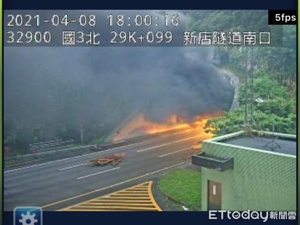 ▲▼國道火燒車。（圖／記者陳豐德翻攝）