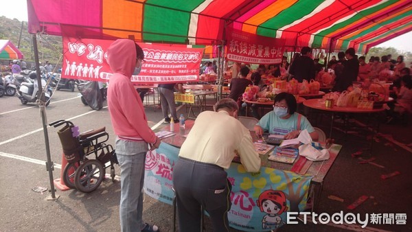 ▲台南市環保局推動環保祭祖、慎終追遠漸獲民眾接受，2021年清明期間與轄內10個社福團體合作推廣「以功代金」，倡導紙錢減量兼做公益成效佳。（圖／記者林悅翻攝，下同）