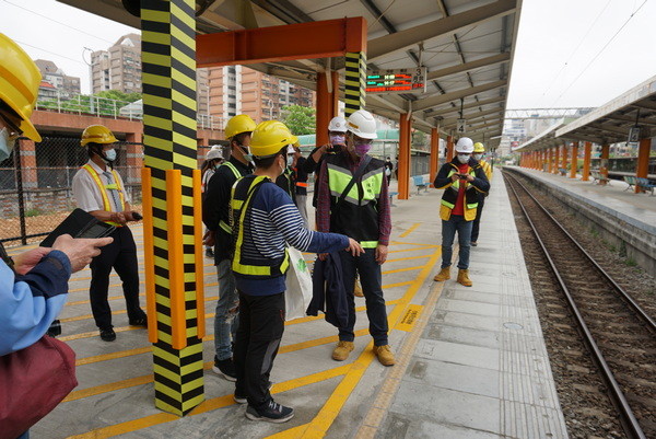 ▲桃市勞動局展開首波臺鐵工程專案檢查。（圖／勞動局提供）