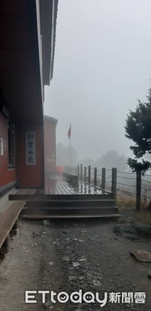 ▲玉山排雲山莊目前蓄水見底，靠柴油發電機抽水供山友使用。（圖／玉山國家公園管理處提供）