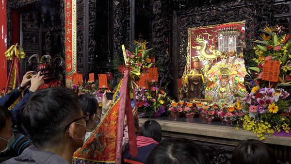 ▲▼     大甲媽祖起駕業配 。（圖／記者謝婷婷攝）