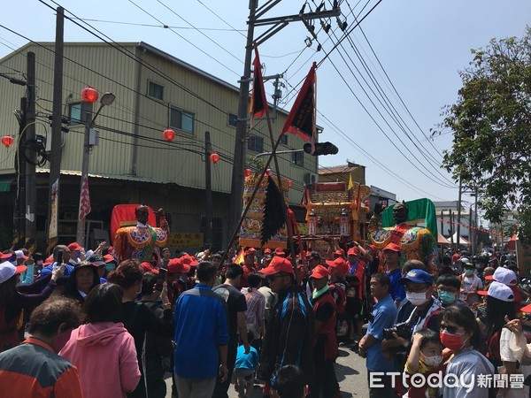 ▲▼「台江迎神祭」開基鹿耳門媽祖魅力無窮　鑽轎腳綿長數百公尺。（圖／記者林悅翻攝）