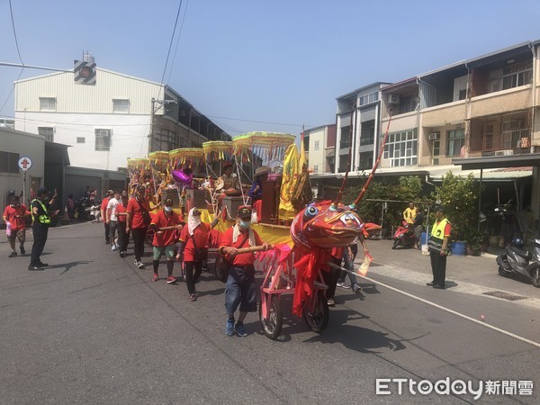 ▲台南市鹿耳門天后宮於4月9日起，舉辦為期3天的「台江迎神祭─開基鹿耳門媽祖出巡」活動，上百家宮廟神轎及近百文武陣頭及「百足真人」蜈蚣陣十分熱鬧吸睛。（圖／記者林悅翻攝，下同）