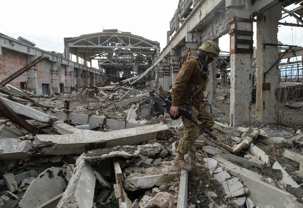 ▲▼烏克蘭軍隊在東部地區與俄羅斯支持的分離主義者持續衝突。（圖／路透）