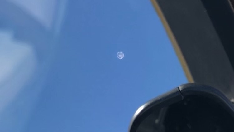 ▲▼美國海軍在加州外海上空拍攝不明飛行物體。（圖／翻攝自Instagram@jeremycorbell）