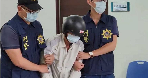 泯滅人性的無業男子黃東明殺害無辜的曾女被警方移送後，遭法院裁定收押。（圖／讀者提供）