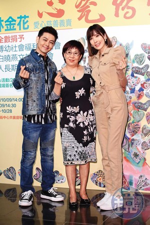 林志穎（左起）去年帶著媽媽及老婆陳若儀一起參加中國大陸真人秀《婆婆和媽媽》；近日傳出他取代許光漢，接下葉黃素廣告代言。