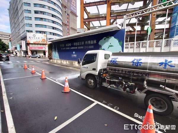 ▲台中「供五停二」水車滿街跑，飯店怒：運費1萬變2萬元。（示意圖／資料照）