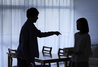 新加坡家暴男「外流老婆視訊裸照」辱罵妓女　下場被判入獄