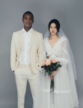 ▲▼黑人混血球員和中國美艷嬌妻上海大婚。（圖／翻攝自微博）