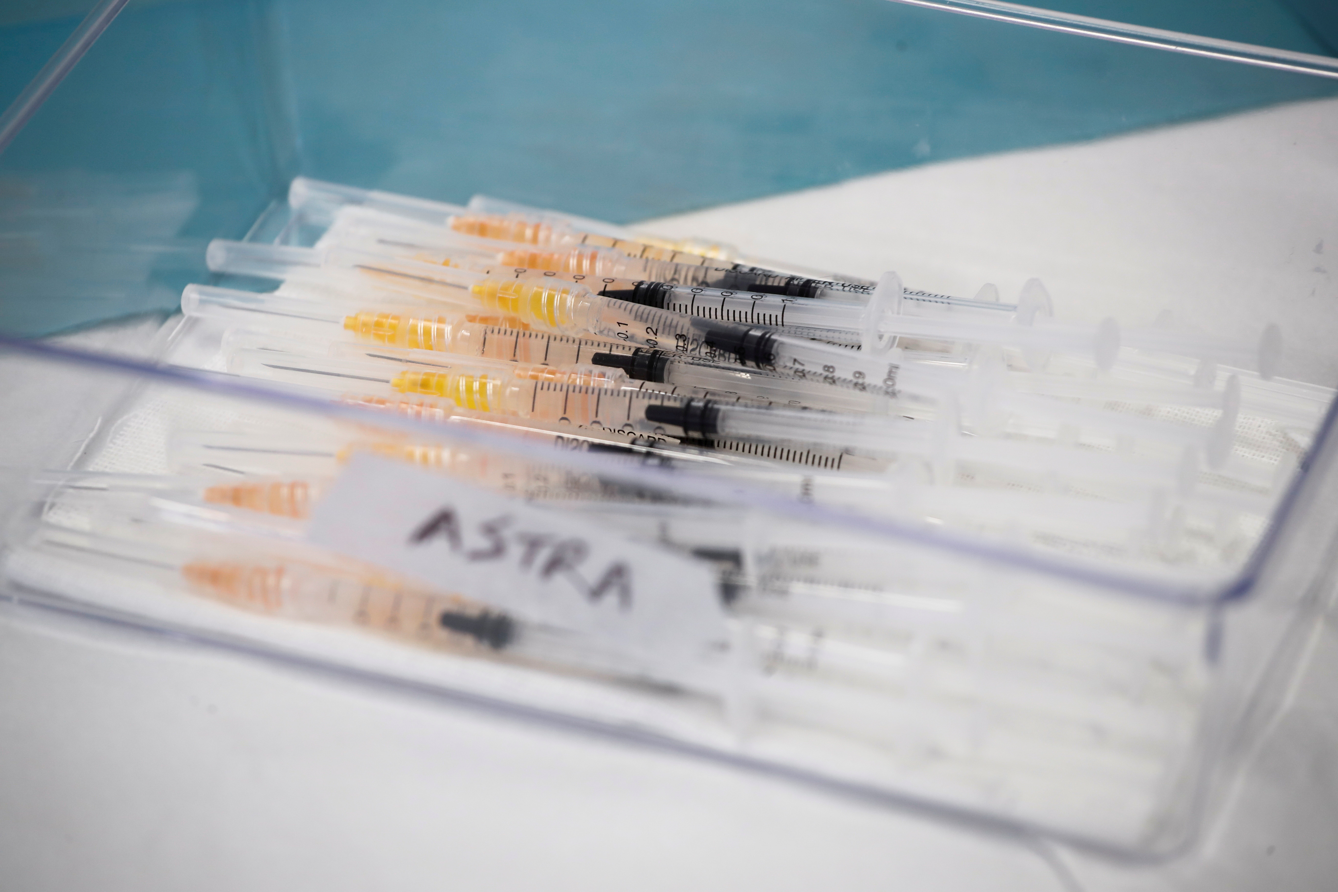 ▲▼部分患者接種AZ疫苗後引發血栓，丹麥14日宣布停打。（圖／路透社）