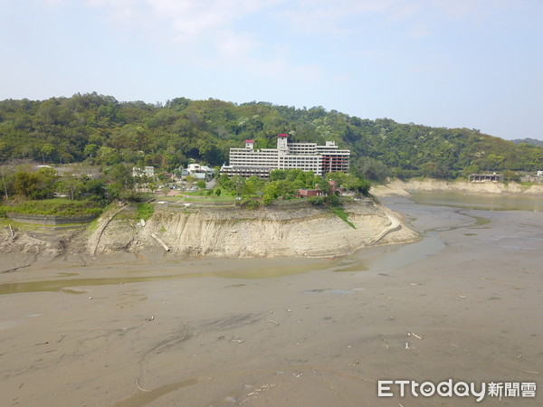 ▲▼石門水庫缺水，阿姆坪乾涸。（圖／記者林振民攝）