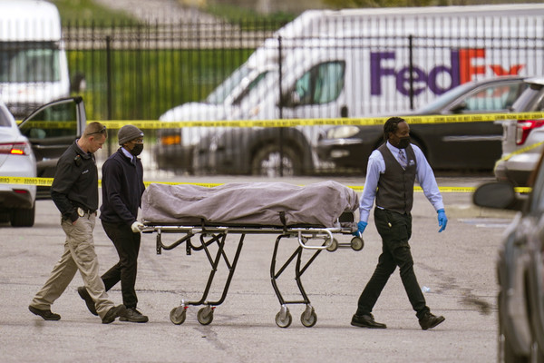 ▲▼ 美國聯邦快遞公司（FedEx）15日大規模槍擊案造成8人死亡，槍手為19歲前員工布蘭登霍爾（Brandon Hole）。（圖／達志影像／美聯社）