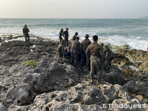 ▲▼空軍飛官潘穎諄於屏東南仁漁港尋獲遺體。（圖／記者吳奕靖翻攝）