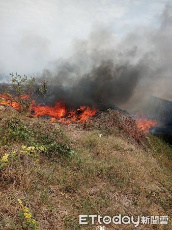 ▲▼台南市麻豆區1處垃圾場發生火警，台南市消防局出動麻豆消防分隊等各式消防車前往搶救。（圖／記者林悅翻攝）