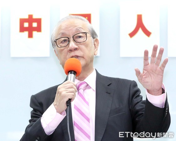 ▲▼新黨榮譽主席郁慕明召開「勇敢面對新黨變質－郁慕明重大宣示」記者會 郁慕明辭去榮譽主席。（圖／記者屠惠剛攝）