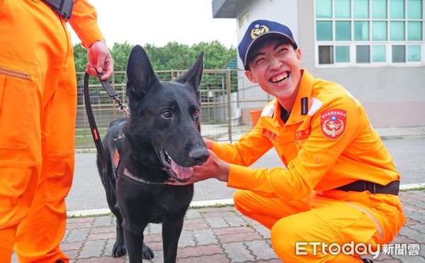 海巡狗狗畢業考。（圖／海巡署長室 Coast Guard）