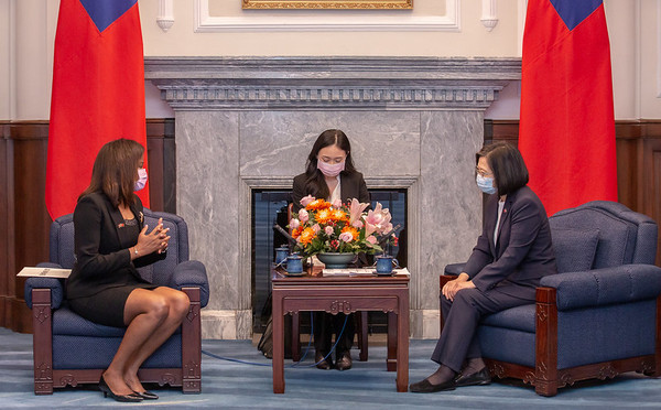 ▲▼總統蔡英文20日接受貝里斯新任駐臺特命全權大使碧坎蒂（Candice Pitts）呈遞到任國書。（圖／總統府提供）