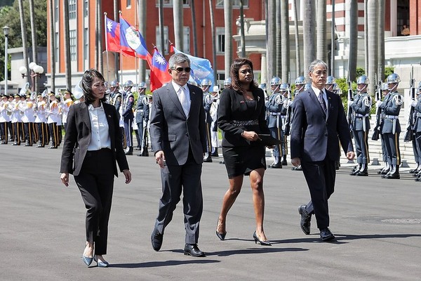 ▲▼總統蔡英文20日接受貝里斯新任駐臺特命全權大使碧坎蒂（Candice Pitts）呈遞到任國書。（圖／總統府提供）