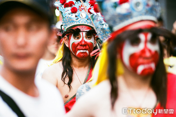 ▲▼艋舺青山宮青山王祭典,宗教信仰,祭祀習俗,艋岬大拜拜,遶境,暗訪,八家將,陣頭。（圖／記者李毓康攝）