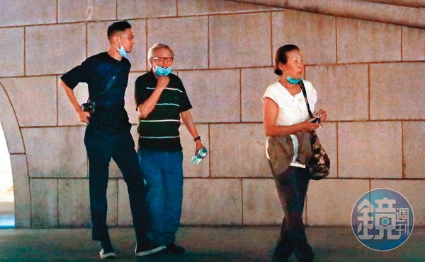 許瑋甯之前演出，劉又年（左）還與他的爸媽前去捧場，如今此情此景已不復見。劉媽媽（右）是息影多年的女星李湘。