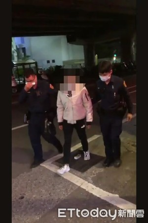 ▲汐止警方陸續帶回毆傷梁男的涉案同夥。（圖／記者張君豪翻攝）