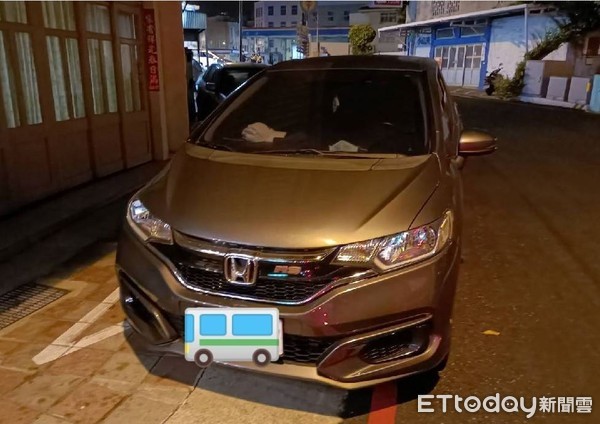 ▲男子駕車輾到路人。（圖／地方中心翻攝）