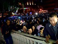 學生突襲占領行政院，警力警備大混亂。