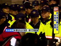 學生夜襲行政院，增派百名警力戒備。