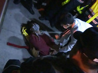 學生轉攻占行政院，至少8名學生受傷。