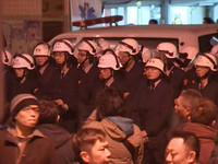 江揆下令強制驅離，大批鎮暴警察進駐行政院。