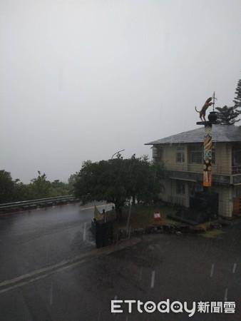 ▲屏東霧台部落下起大雨             。（圖／記者陳崑福翻攝，以下同）