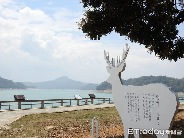 ▲日月潭「涵碧文學步道」啟用，湖光山色更添詩意和甜蜜。（圖／南投縣政府提供）