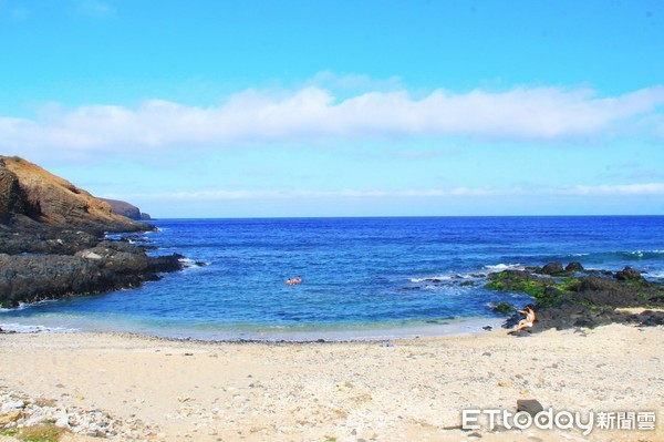 ▲▼澎湖七美月鯉灣，澎湖旅遊。（圖／記者蔡玟君攝）