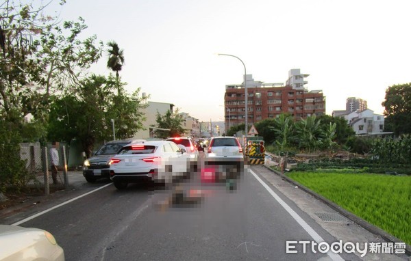 ▲外送員自摔再被對向汽車撞飛 頭部重創不治。（圖／民眾提供）