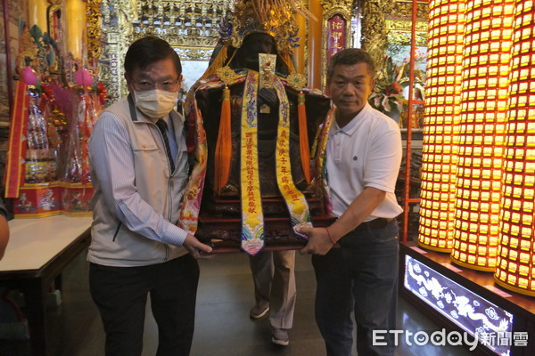 ▲台南安平開台天后宮將於4月29日上午10時舉辦「祈雨大典」，26日晚上辦理「設天案」儀式，邀請民政局長姜淋煌、安平區長賴青足、市議員盧崑福等地方官員，共同向上天稟報祈雨原由。（圖／記者林悅翻攝，下同）