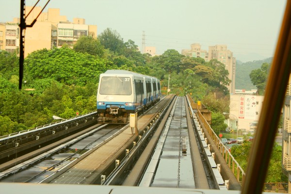 ▲▼ 捷運,買房,列車,木柵線,房價