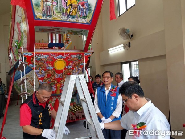 ▲東港安泰醫院榮譽院長蘇清泉參加南州代天王船點晴儀式             。（圖／記者陳崑福翻攝，以下同）