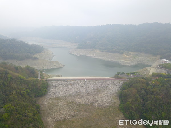 ▲▼苗栗鯉魚潭水庫,自來水,民生用水,缺水,限水,乾涸,水庫大峽谷,水壩,清淤工程。（圖／記者林振民攝）