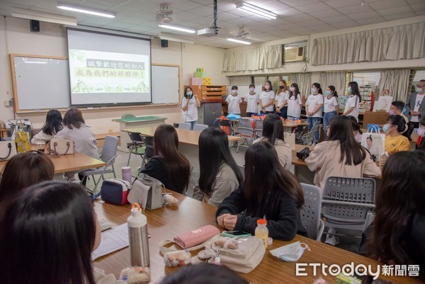 ▲嘉南藥理大學為協助學生從校園到職場無縫接軌，媒合優良廠商與學子，各系也精心篩選並邀請長期合作優良廠商到校進行職缺媒合，直接將面試場合拉進系上。（圖／記者林悅翻攝，下同）