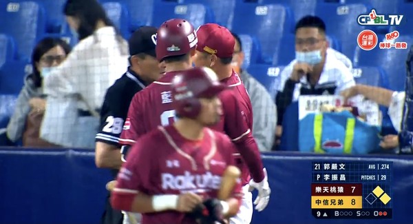 ▲曾豪駒與主審衝突 。（圖／CPBL.TV)