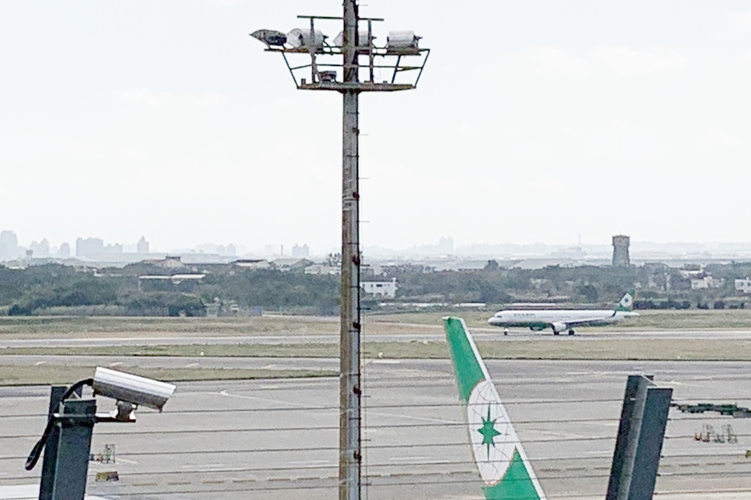 桃機7小時6航機遭鳥擊 華航迫降松山關鍵原因竟和下雨有關 Ettoday生活新聞 Ettoday新聞雲