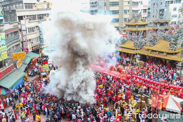 ▲一年一度，雲林北港朝天宮媽祖出巡遶境活動，今(30)日及明日2天熱鬧登場，該活動被文化部指定國家重要民俗。（圖／記者蔡佩旻攝）