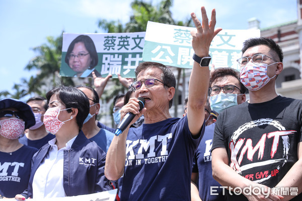 ▲國民黨抗議日本核廢水，要求蔡英文道歉、謝長廷下台，步行至凱道抗議。（圖／記者林敬旻攝）