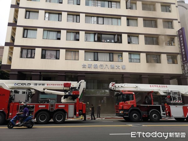 ▲▼台新銀行八德大樓地下室起火，樓上托嬰中心數名嬰兒待救。（圖／記者黃彥傑攝）