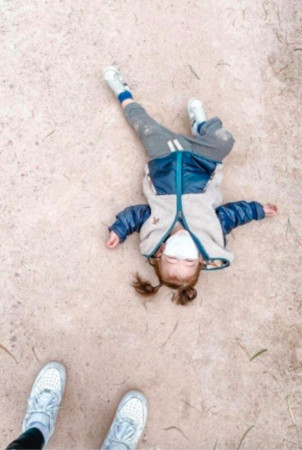 ▲▼朴柱昊1歲兒見地板就躺下　「超萌日常公開」網融化：想生小孩（圖／翻攝自安娜IG）
