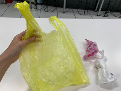 外送塑膠袋綁超緊！他一招無傷解開　飢餓網友吐槽：沒那時間啦